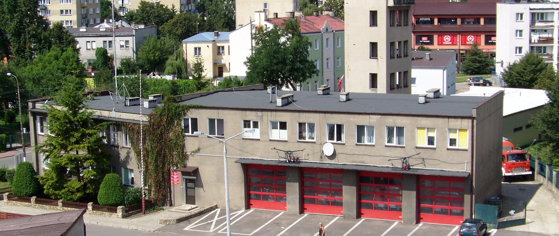 budynek, komenda Powiatowa PSP w Płońsk, ul. Rutkowskiego 16, zdjęcie wykonano z podnośnika latem 2010 r. 