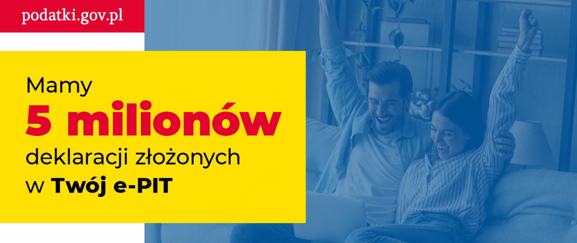 Po prawej stronie uśmiechnięci mężczyzna i kobieta wpatrzeni w laptop a po prawej napis mamy 5 milionów deklaracji złożonych w Twój e-PIT 