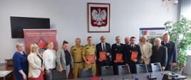 Na zdjęciu widać przedstawicieli PSP, OSP i władz samorządowych 