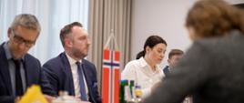 Wiceminister funduszy i polityki regionalnej Konrad Wojnarowski spotkał się Ambasadorem Królestwa Norwegii w Polsce JE Øystein Bø. 