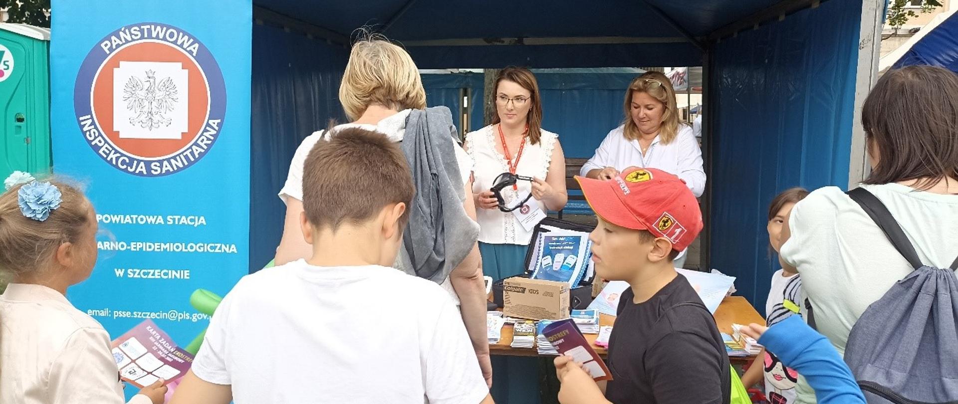 Stoisko profilaktyczno-edukacyjne Powiatowej Stacji Sanitarno-Epidemiologicznej w Szczecinie „Promocja Zdrowia” na XIII Jarmarku Jakubowym.