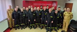 Druhowie OSP po egzaminie dowódców OSP, zdjęcie grupowe