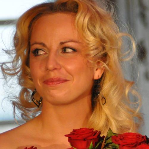 Grażyna Budnicka - akompaniament, pedagog w Państwowej Szkole Muzycznej I i II stopnia w Wadowicach oraz wicedyrektorka w Szkole Muzycznej I stopnia w Żębocinie.