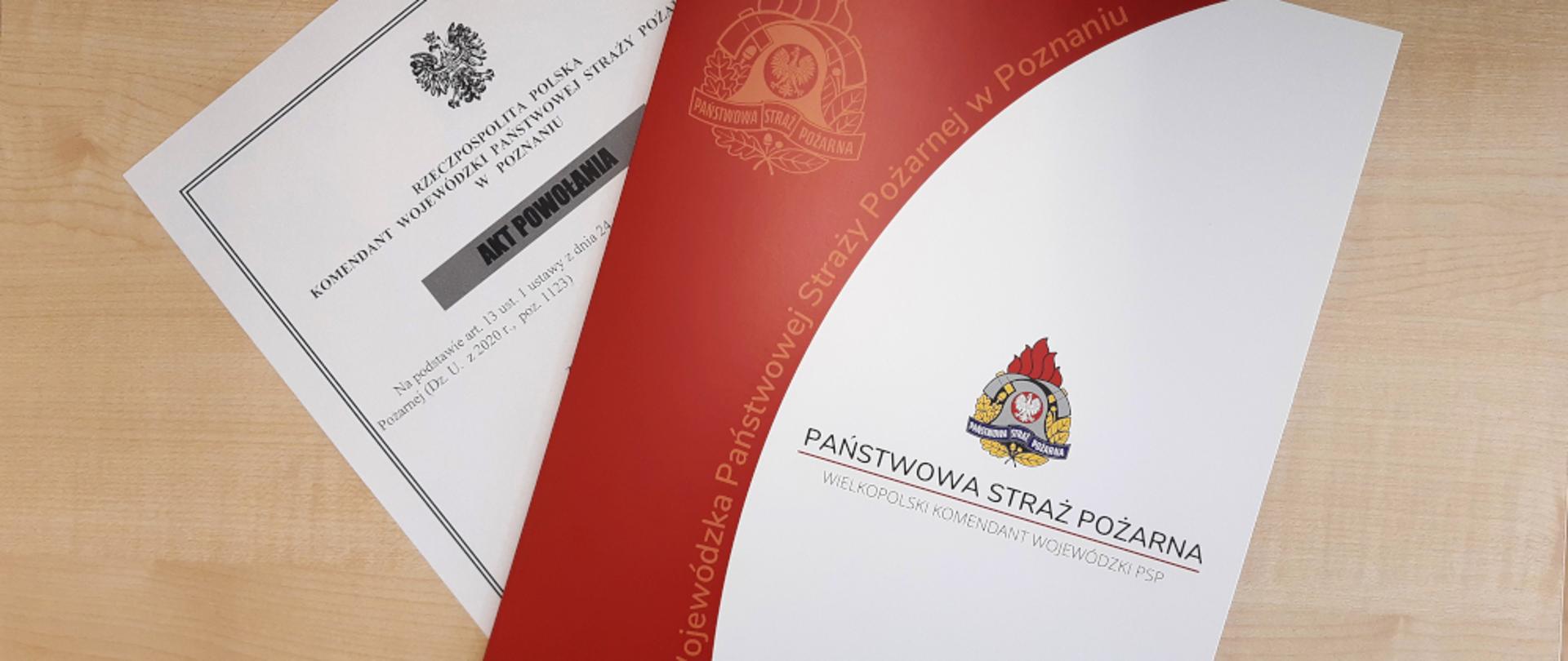 zdjęcie przedstawia papierową teczkę z napisem Państwowa Straż Pożarna a pod teczką akt powołania