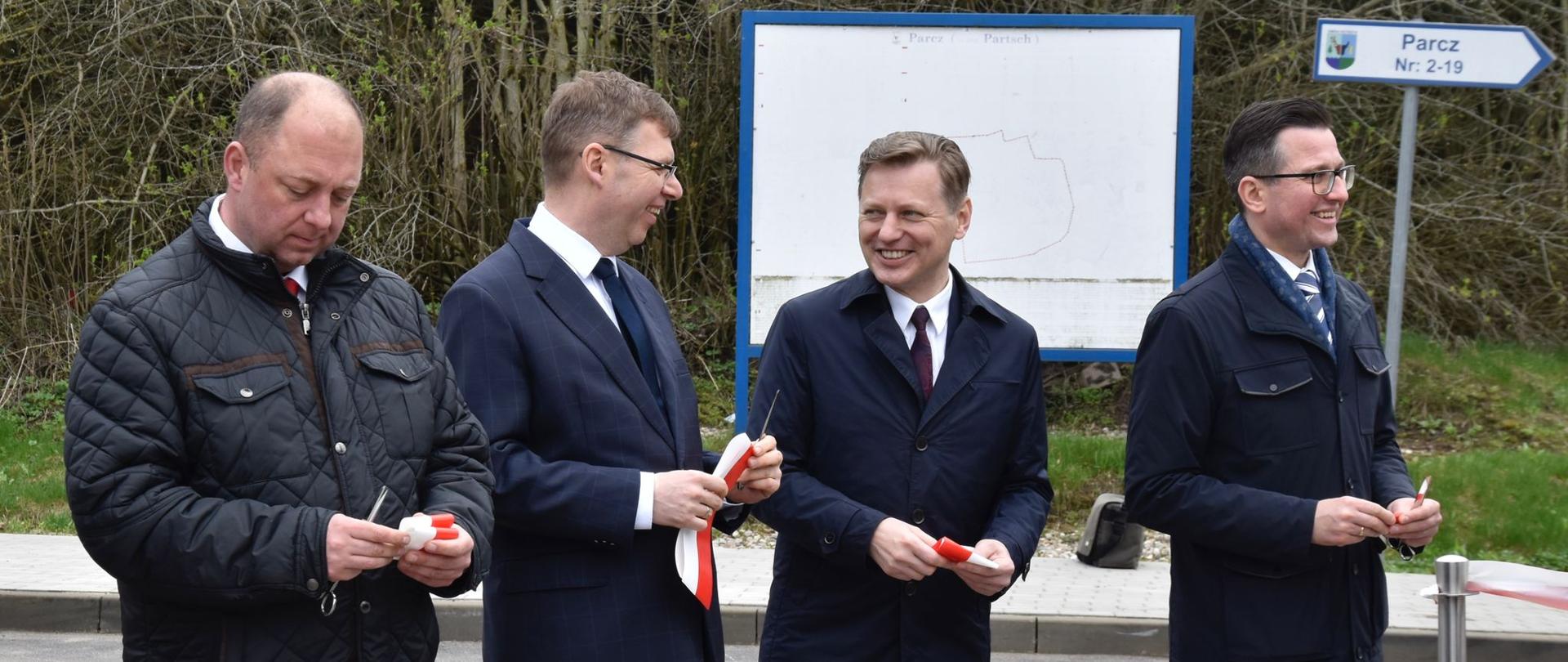 uroczyste otwarcie dróg w miejscowości Pucz