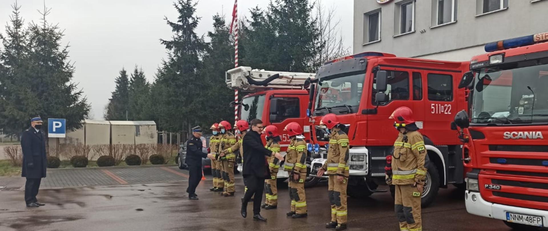 Wizyta Posła RP i Zastępcy Warmińsko-Mazurskiego Komendanta Wojewódzkiego PSP u nowomiejskich strażaków