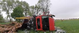 Wypadek samochodu osobowego z tirem w Rogoźnie