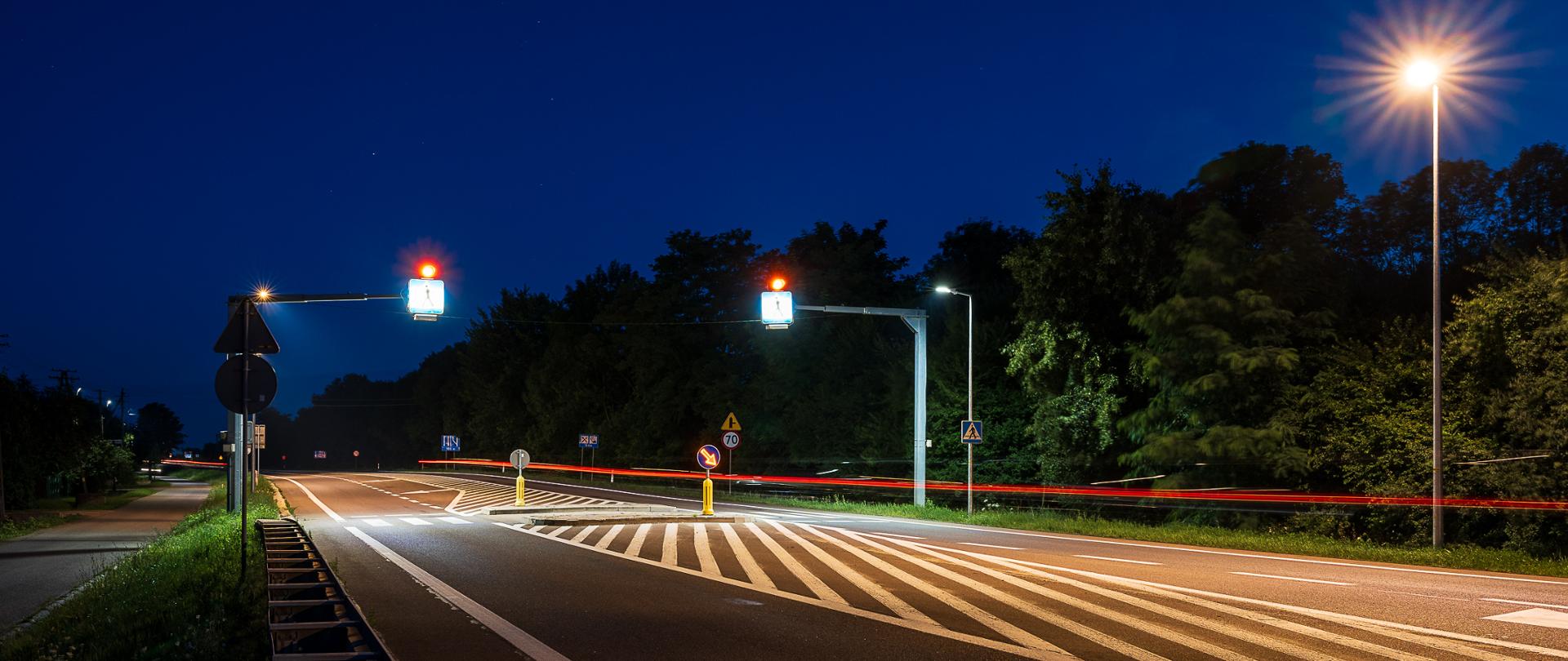 Doświetlone przejście dla pieszych na drodze krajowej nr 77