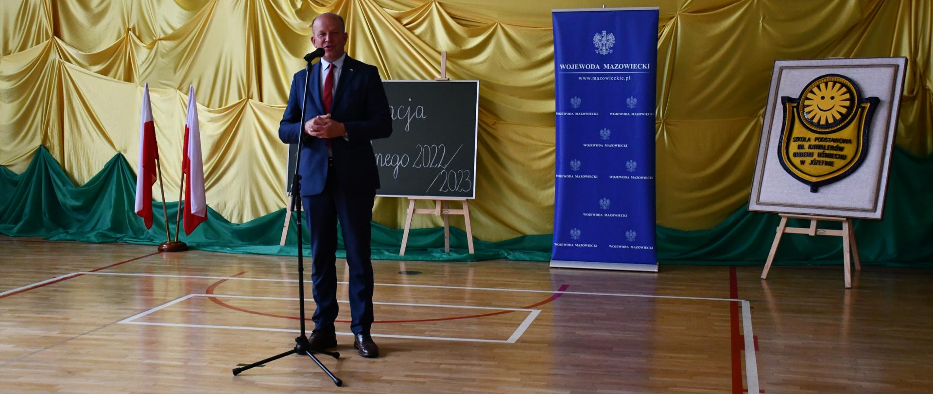 Na zdjęciu widać mężczyznę