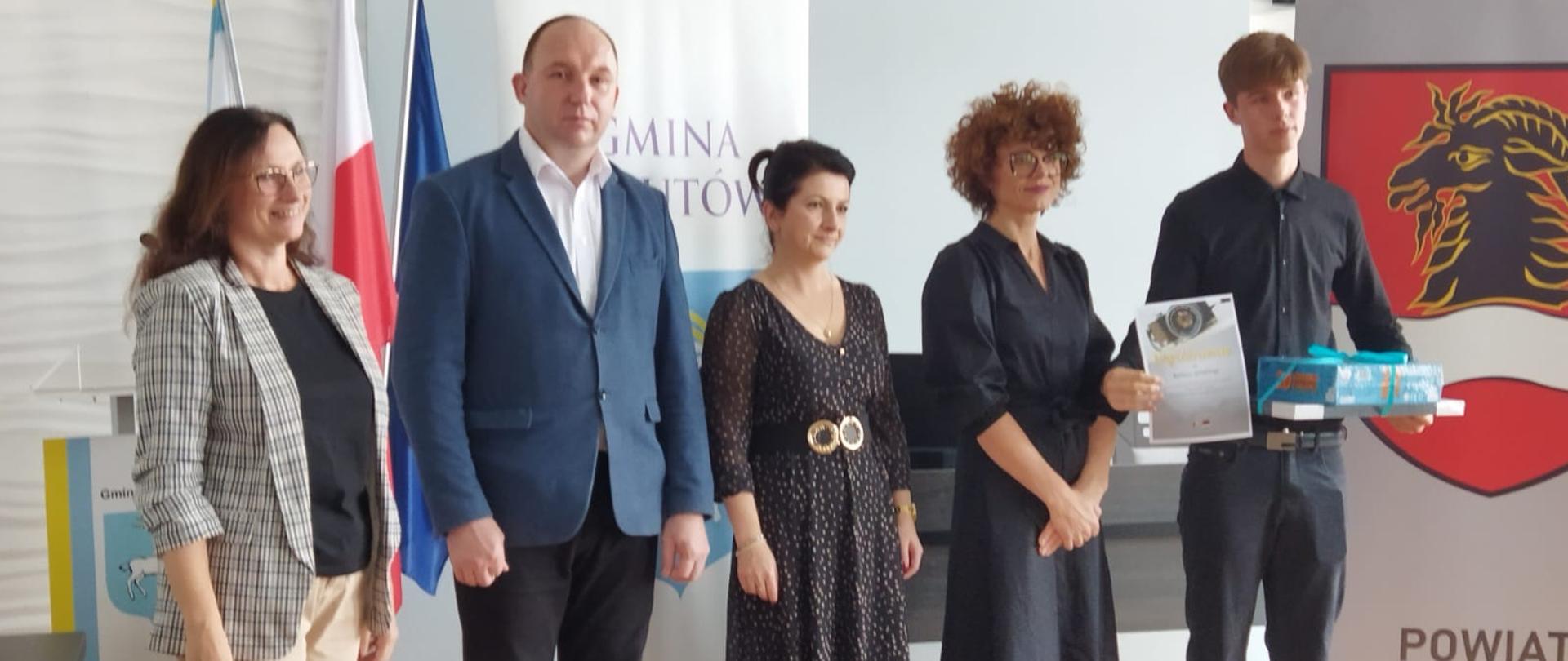 Zapozuj dla książki