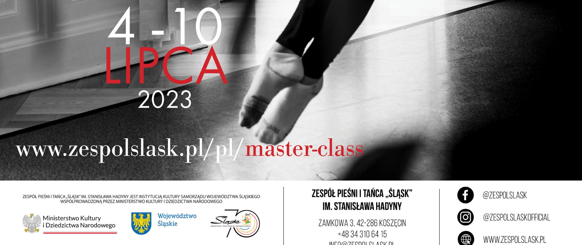 plakat warsztatów Master Class dla uczniów szkół baletowych w Koszęcinie w dniach 4-10 lipca 2023 r. Na czarno-białym zdjęciu tancerka w skoku na sali baletowej.