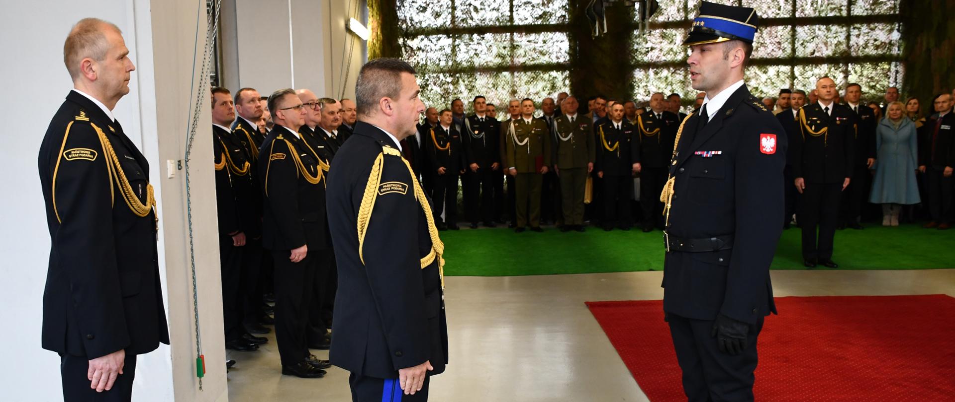 Uroczysta zbiórka z okazji powołania Komendanta Powiatowego PSP w Leżajsku.