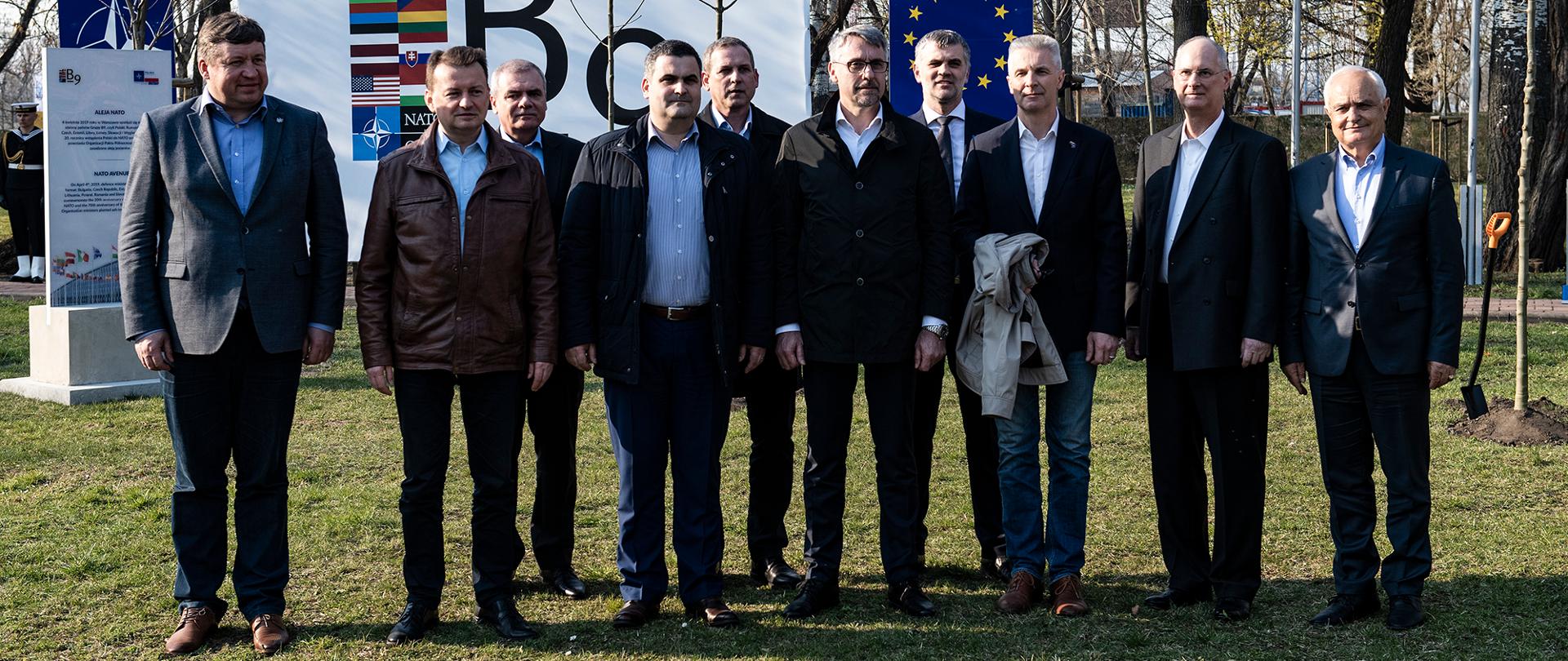 4 kwietnia 2019 dla uczczenia 20. rocznicy wstąpienia Polski do NATO
oraz 70. rocznicy powstania Organizacji Paktu Północnoatlantyckiego ministrowie
obrony państw grupy B9 zasadzili na terenie Cytadeli Warszawskiej aleję jesionów.
