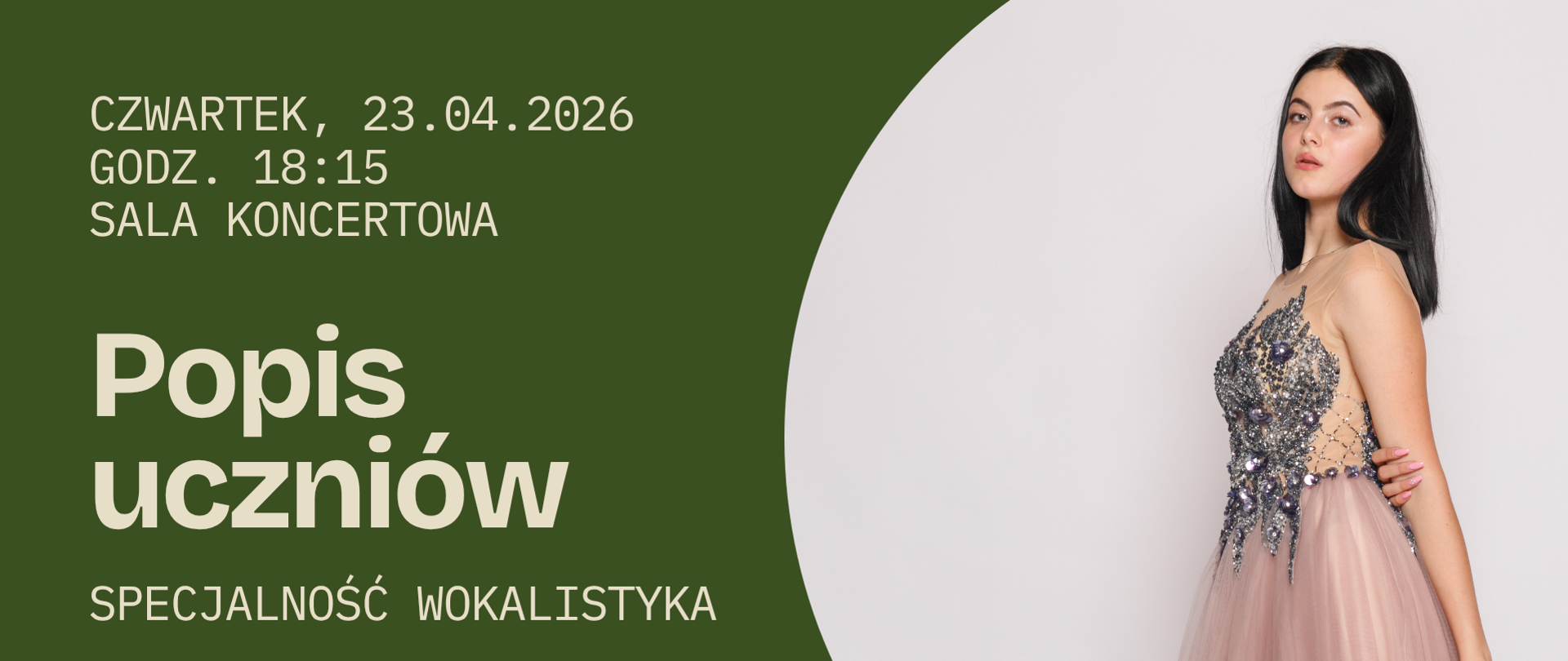 Grafika przedstawia zbliżenie na śpiewającą ładną dziewczynę w srebrno-różowej sukni. Tło plakatu jest w intensywnym zielonym kolorze, który kontrastuje z obrazem śpiewaczki. Po lewej stronie widnieje jasny napis „Popis uczniów – specjalność wokalistyka” wraz z datą i miejscem wydarzenia.