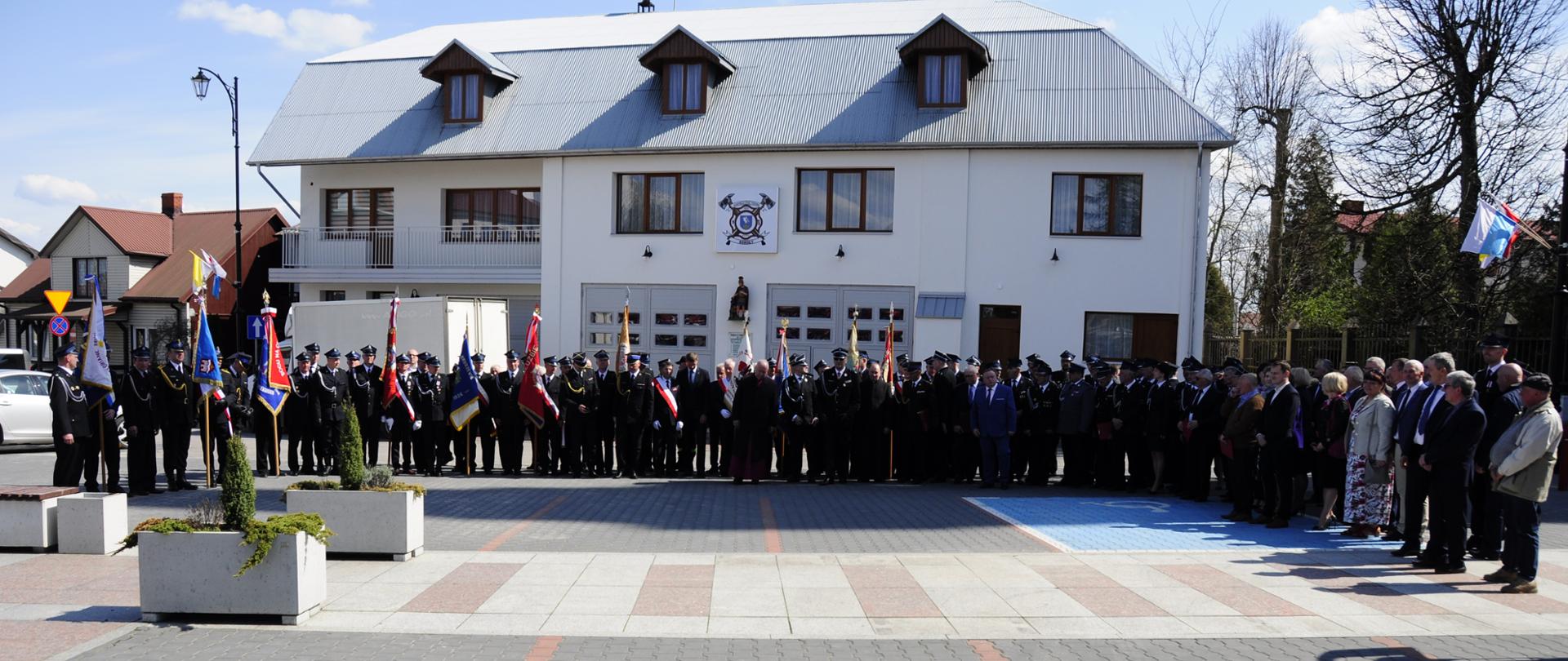 Uroczystość przekazania samochodu.