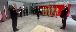 Ślubowanie nowo przyjętego strażaka w KP PSP w Węgrowie