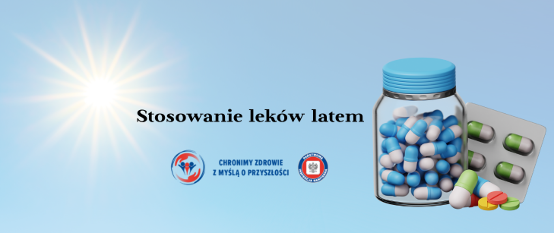Grafika przedstawia po prawej stronie szklany słoiczek z tabletkami wewnątrz. Obok niego leży blister z tabletkami, a kolejne kilka leżą luzem obok słoika. Po lewej stronie widać intensywnie świecące słońce. Na środku umieszczono napis Stosowanie leków latem oraz dwa logo |Inspekcji Sanitarnej oraz napis chronimy zdrowie z myślą o przyszłości. 