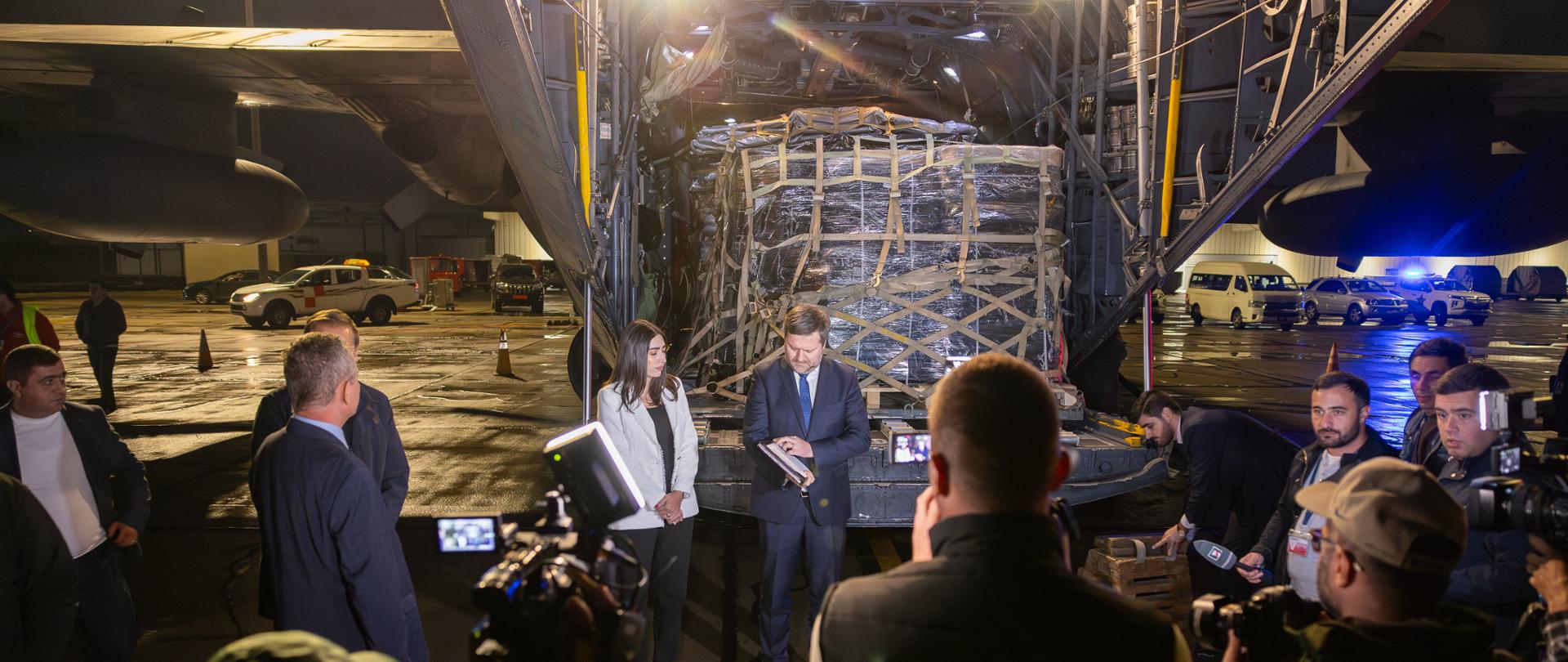 Wiceminister Wojciech Gerwel uczestniczył w przekazaniu pomocy humanitarnej Republice Armenii 