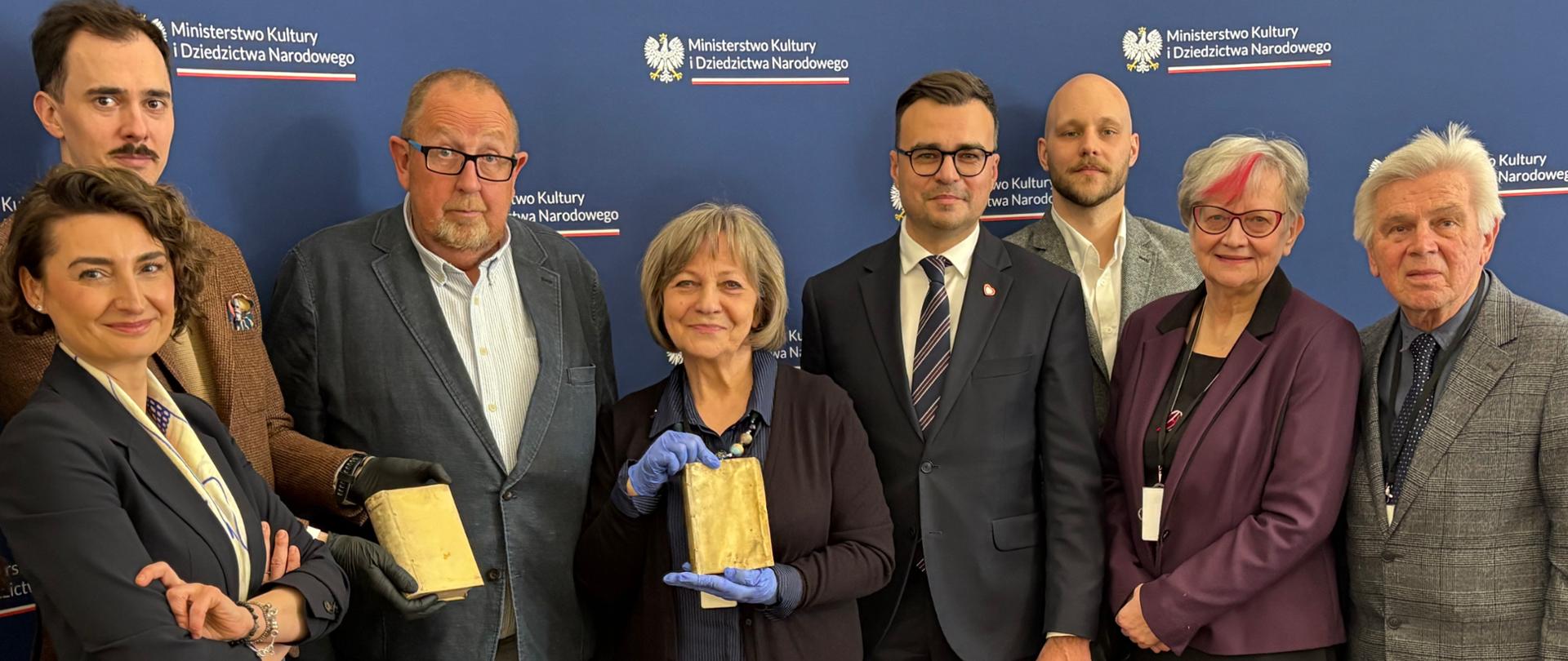 Dwa odzyskane starodruki z XVI i XVII w. wracają do Elbląga, fot. MKiDN