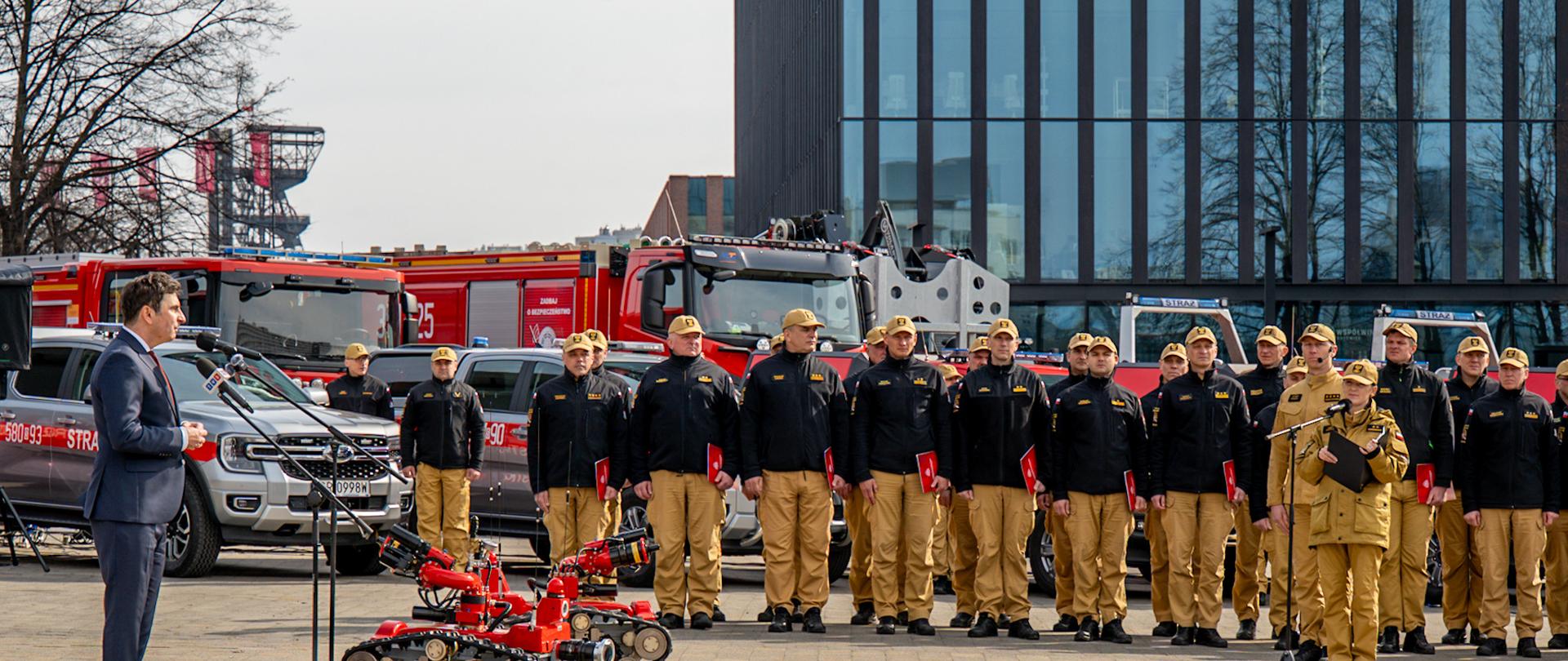 OLiOC: Nowe pojazdy i sprzęt dla strażaków z województwa śląskiego