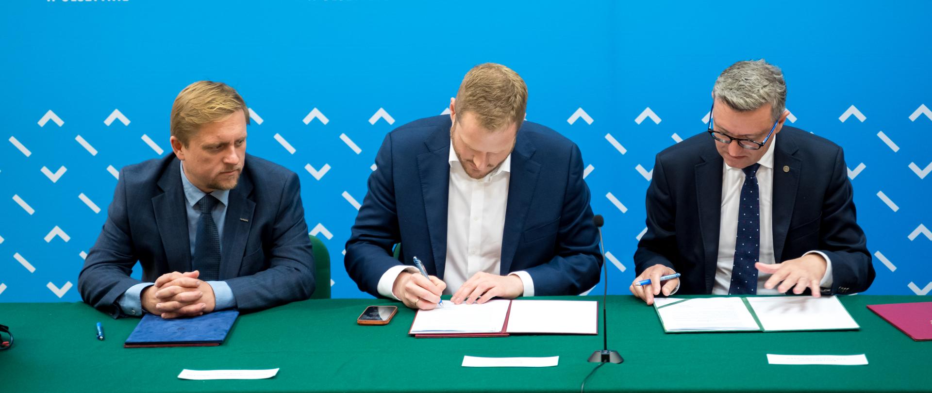 2023_10_06_Minister_Cieszynski_na_uniwersytecie_warminsko_mazurskim_RWroblewski_14