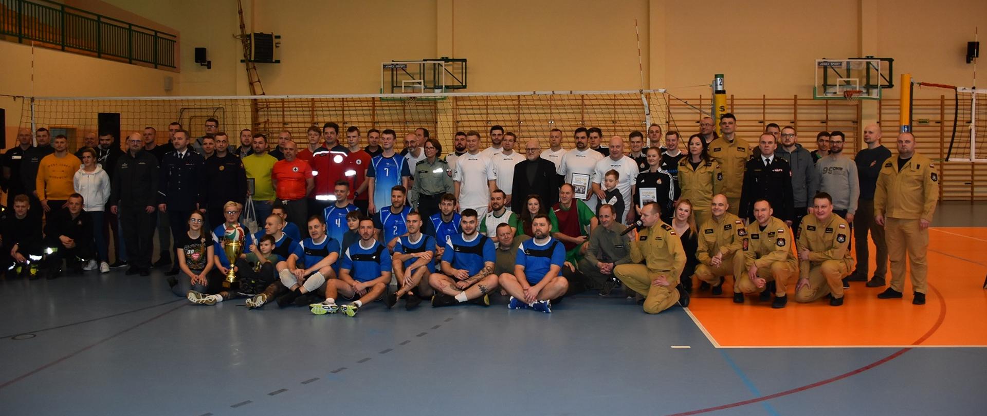 Pamiątkowe zdjęcie uczestników turnieju 