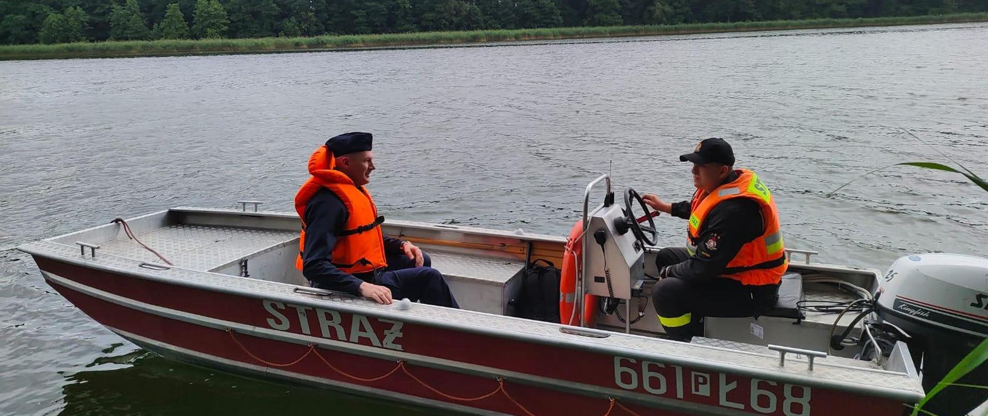 Wspólny patrol strażaków i policjantów.