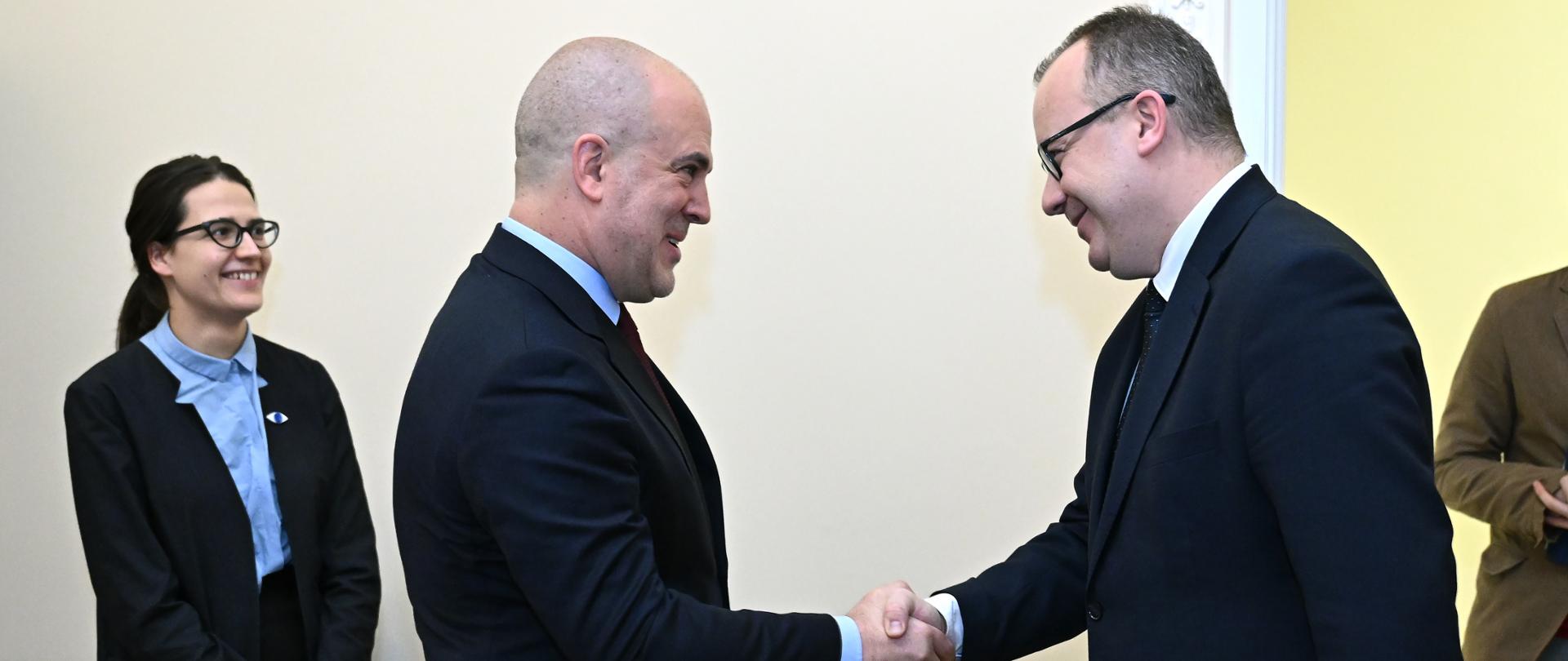 Adam Bodnar i Kevin J. Allen