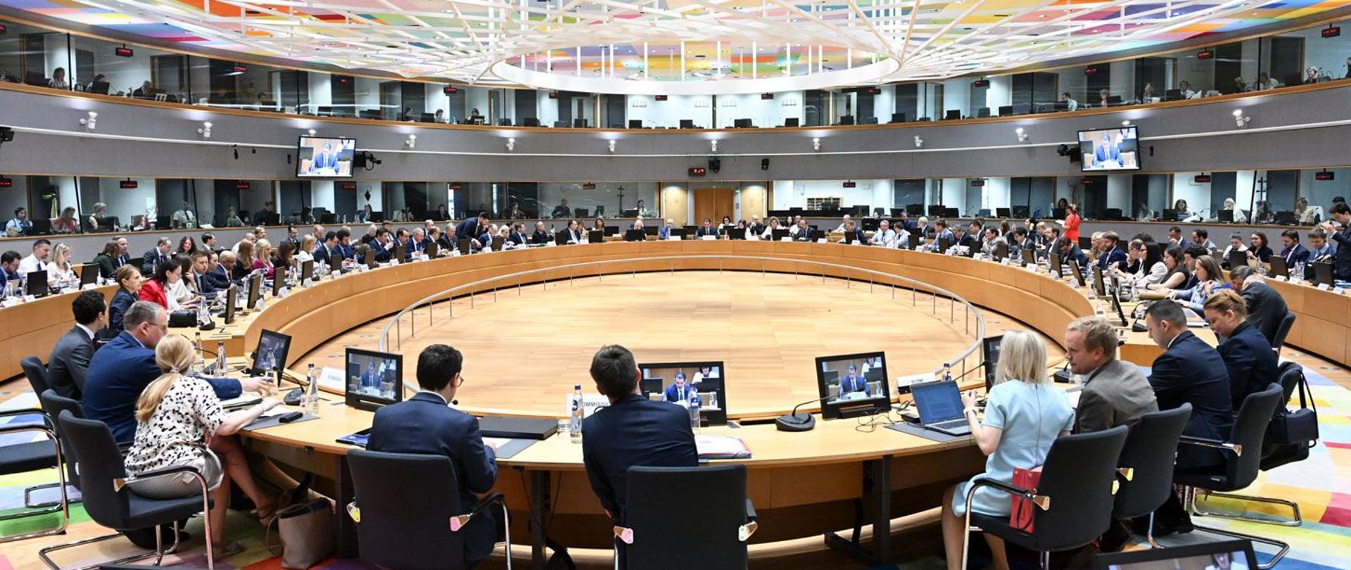 Okrągły stół i przedstawiciele krajów członkowskich podczas obrad Rady UE ds.Konkurencyjności 28.05.2026