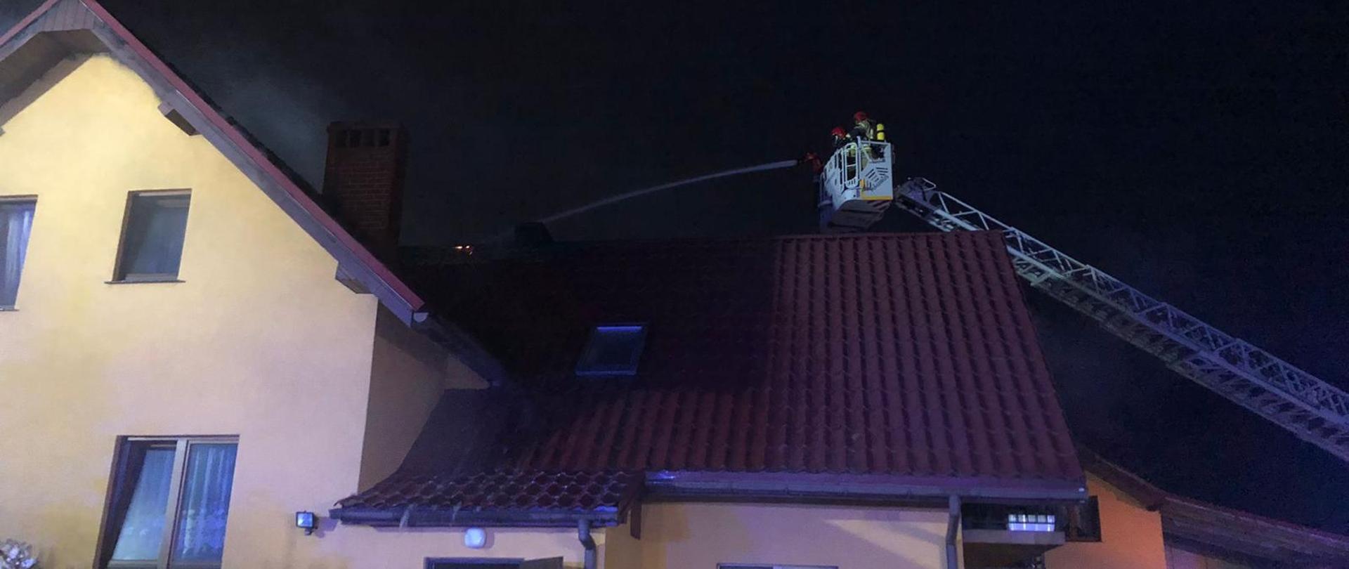 Pożar domu jednorodzinnego we Wrocławiu przy ul. Łyżwiarzy