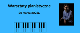 Niebieski baner z czarnym napisem informującym o warsztatach pianistycznych. Na dole baneru czarno-biała klawiatura.