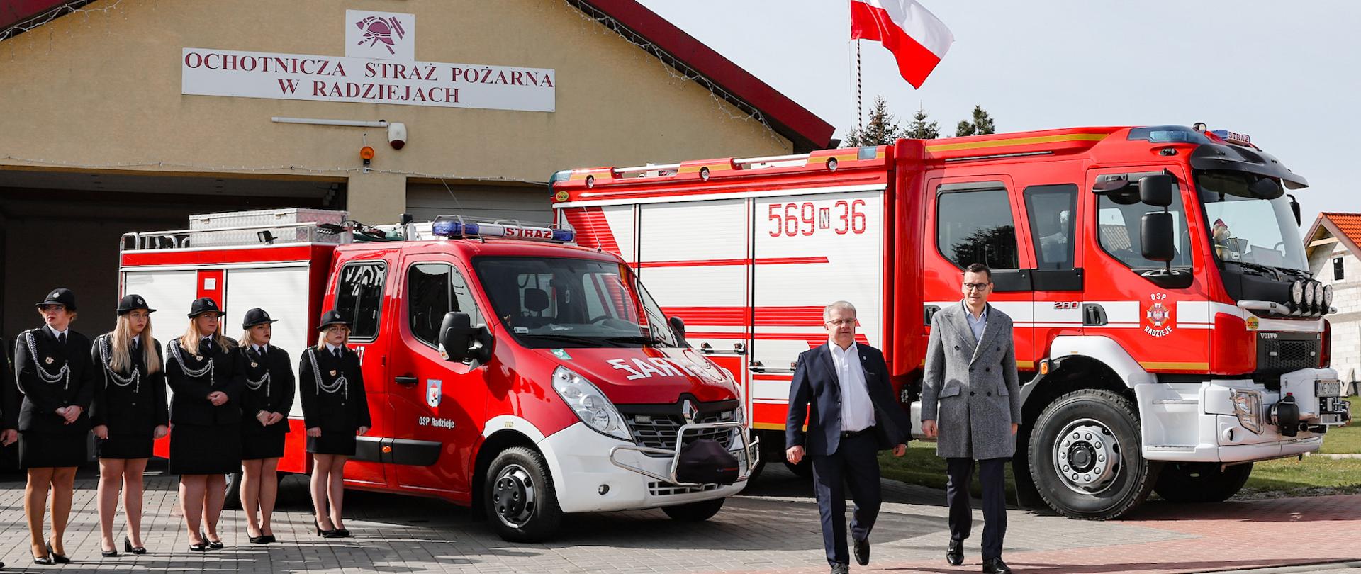 Premier Mateusz Morawiecki w OSP Radzieje.