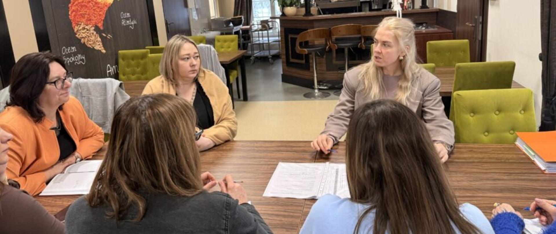 Nauczyciele ZSCKR w Rudce na szkoleniu z języka Hiszpańskiego.