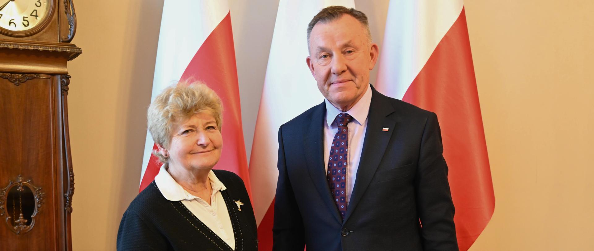 Wojewoda Łódzki Karol Młynarczyk z powołaną konsultant do spraw kardiologii dziecięcej. 