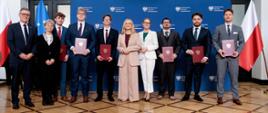 zdjęcia z przyznania stypendiów studentom medycyny