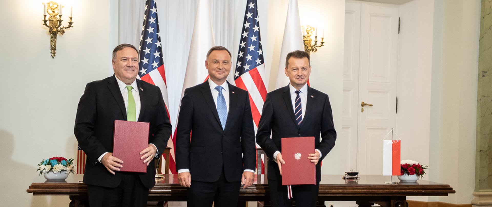 Zdjęcie grupowe od lewej: Michael Pompeo - Sekretarz Stanu USA, Andrzej Duda - Prezydent RPMariusz Błaszczak - minister obrony narodowej,