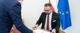 podpisanie umowy MSZ-PAIH