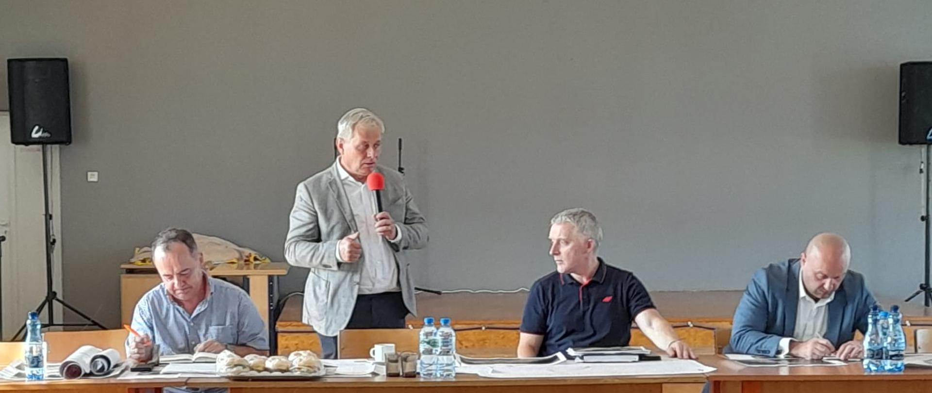 Odprawa wojewody opolskiego Sławomira Kłosowskiego w sprawie współpracy samorządu i administracji rządowej w zachowaniu dobrostanu starorzecza Odry w Januszkowicach