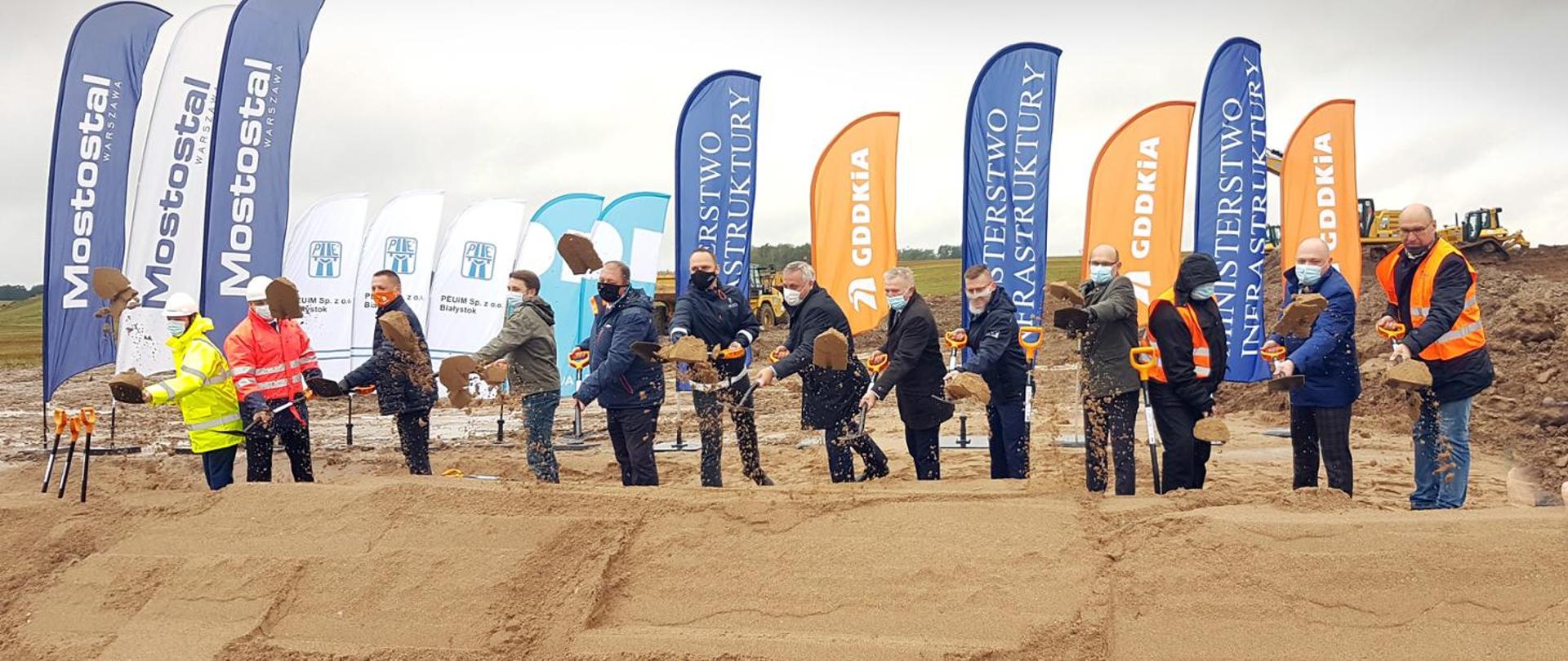 symboliczne wbicie łopaty pod budowę drogi