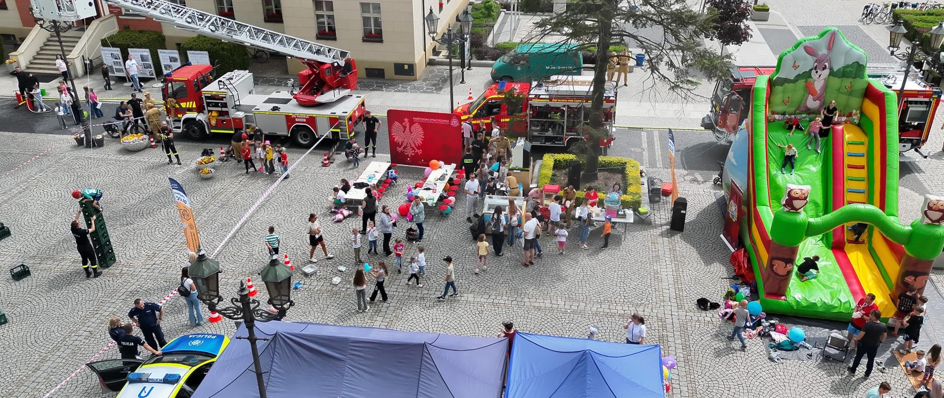 widoczne atrakcje strażackiego dnia dziecka