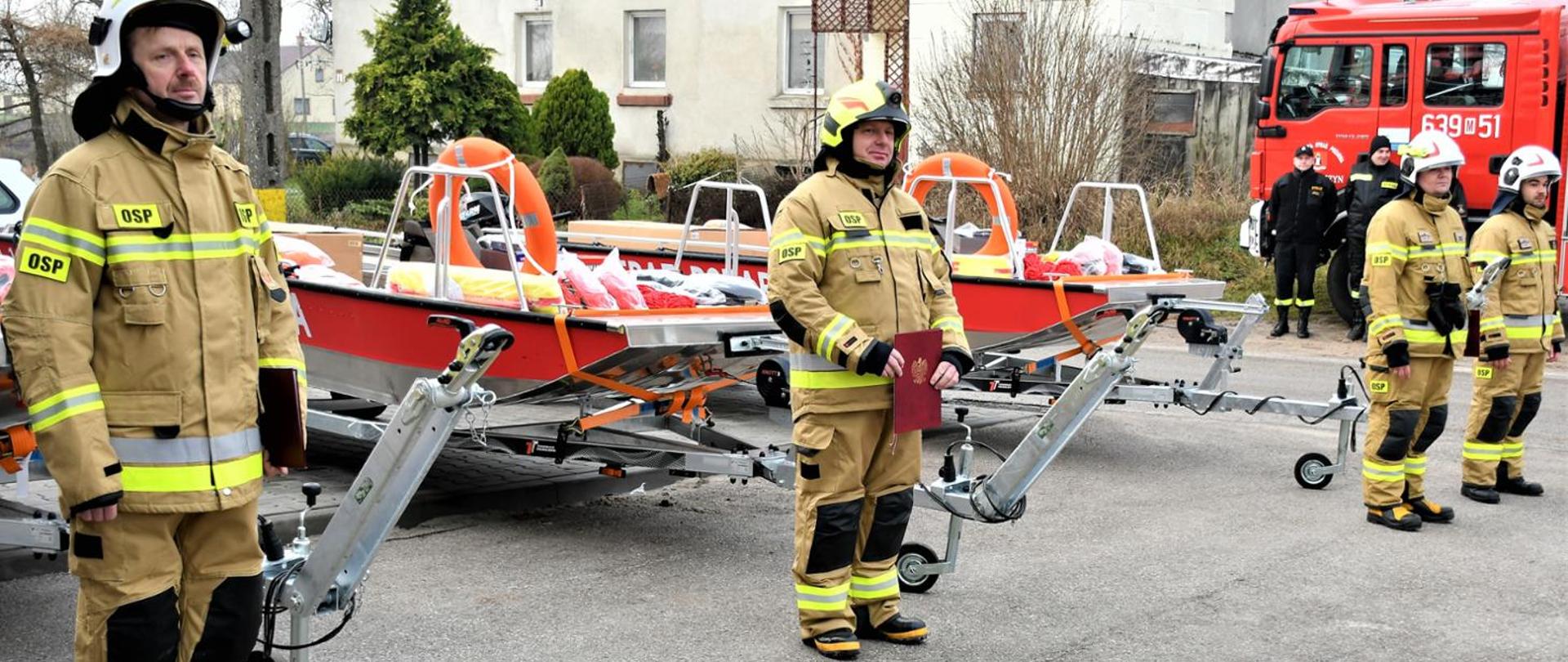 Uroczyste przekazanie łodzi ratowniczych w powiecie sochaczewskim