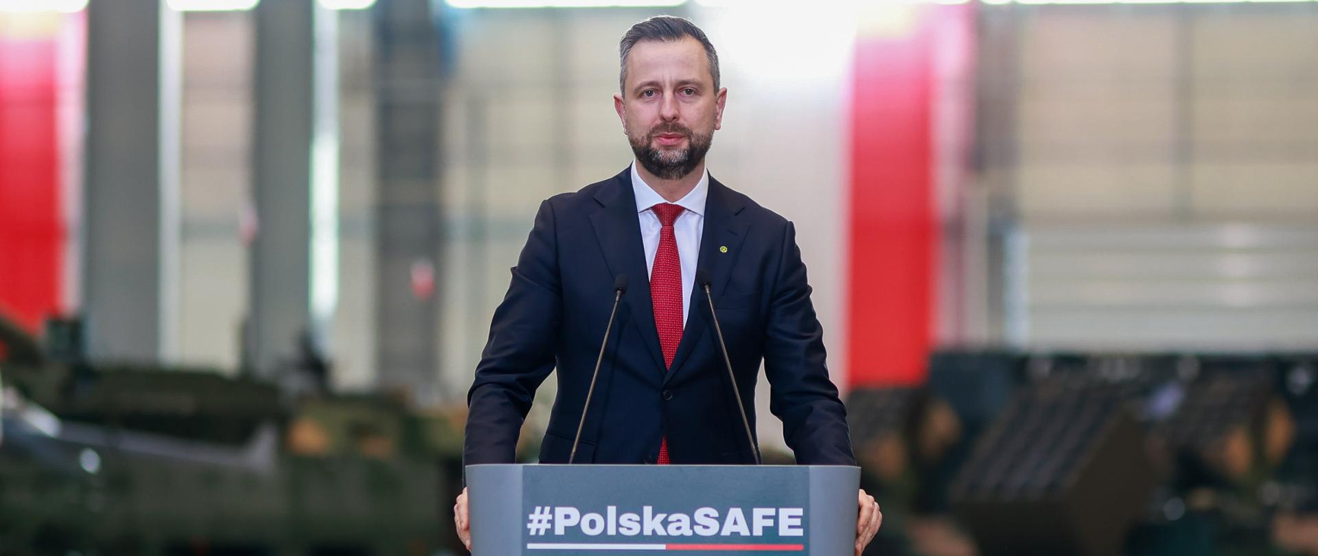 27 lutego 2026 r. na terenie zakładów PIT-Radwar S.A. w Kobyłce premier Donald Tusk, wicepremier - minister obrony narodowej Władysław Kosiniak-Kamysz, sekretarz stanu w MON Cezary Tomczyk, Pełnomocnik Rządu do spraw Instrumentu na rzecz Zwiększenia Bezpieczeństwa Europy Magdalena Sobkowiak-Czarnecka oraz szef Sztabu Generalnego Wojska Polskiego generał Wiesław Kukuła wzięli udział w wydarzeniu dot. uzyskania nowych zdolności przez Wojska Polskiego dzięki programowi SAFE. Fot. Krzysztof Niedziela/MON