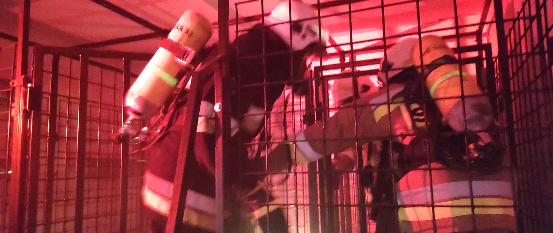 ćwiczenia strażaków