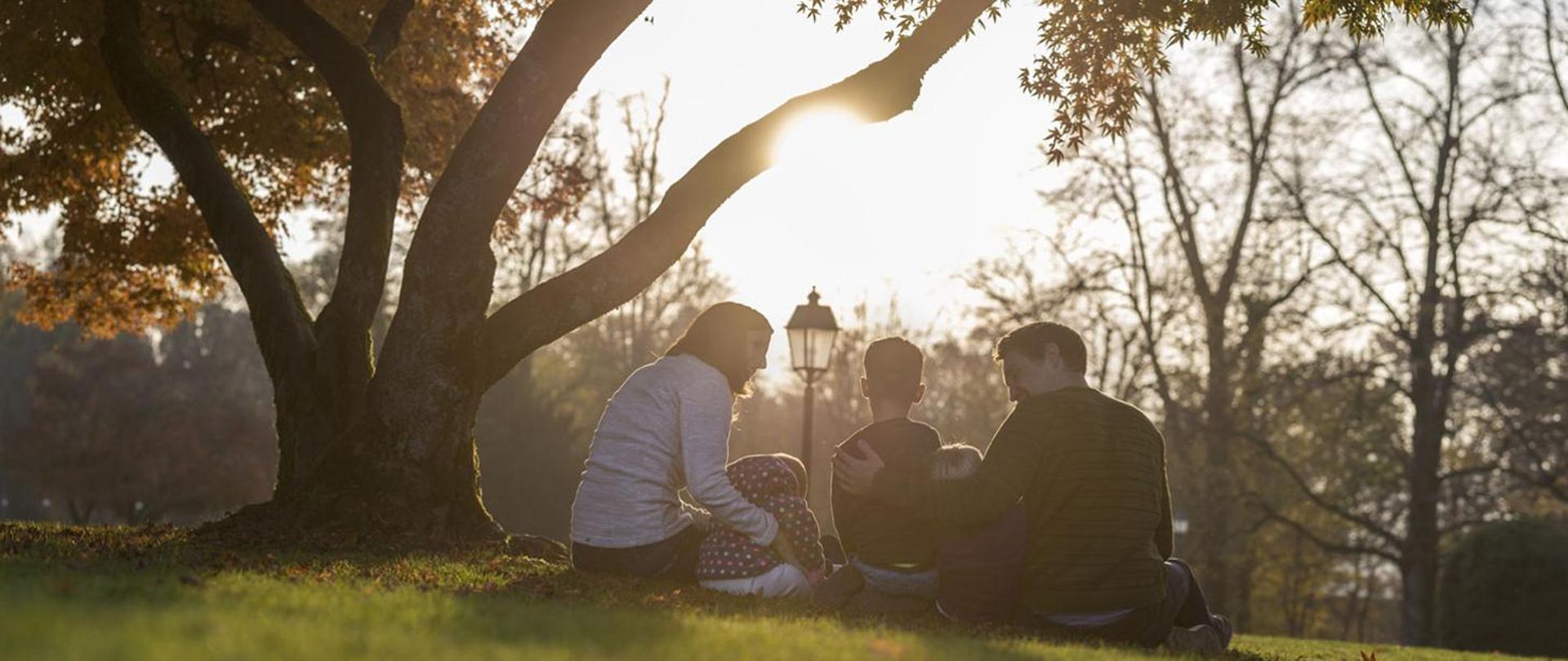 Rodzinny kapitał opiekuńczy. Jak złożyć wniosek, jakie dokumenty załączyć? Odpowiadamy
