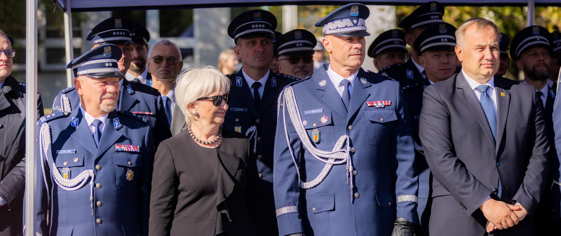 Uroczysty apel Komendy Wojewódzkiej Policji w Łodzi - przyjęcie defilady