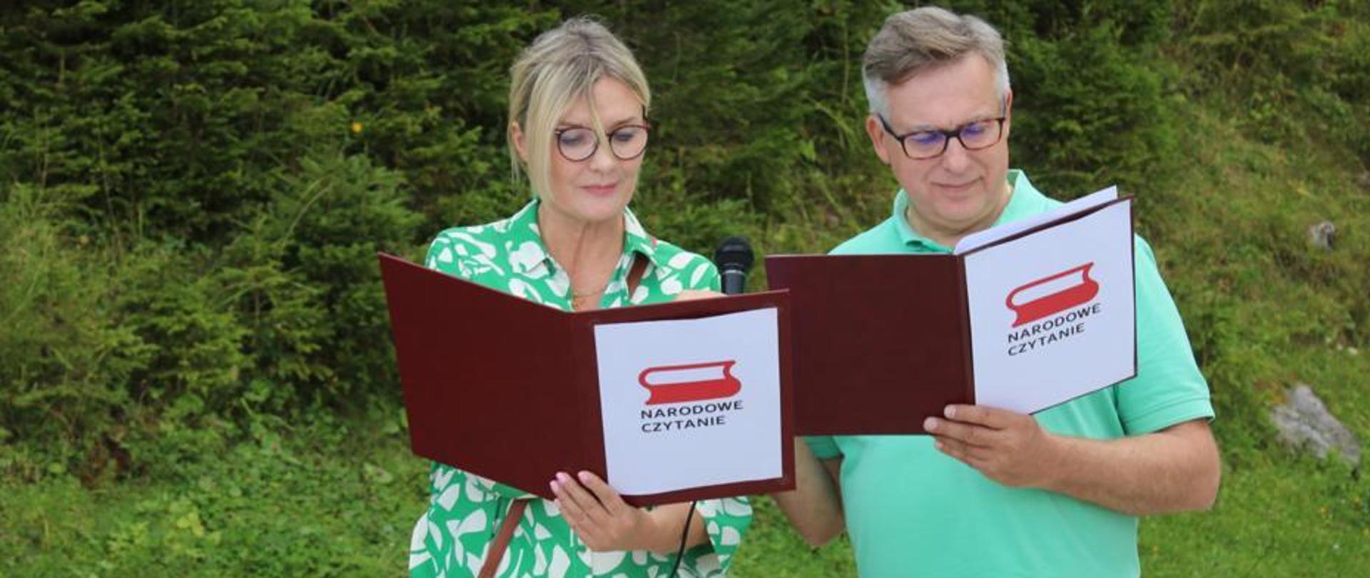 Ambasador RP w Słowenii Krzysztof Olendzki i Joanna Olendzka czytają fragmenty powieści Elizy Orzeszkowej "Nad Niemnem" w ramach Narodowego Czytania 2023 w Słowenii