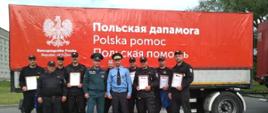 Strażacy w pamiątkowym ujęciu z przedstawicielami Ukrainy