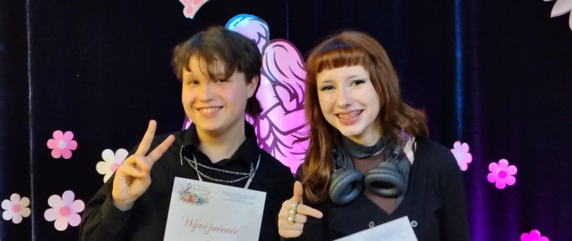 Uczniowie PLSP podczas konkursu piosenki