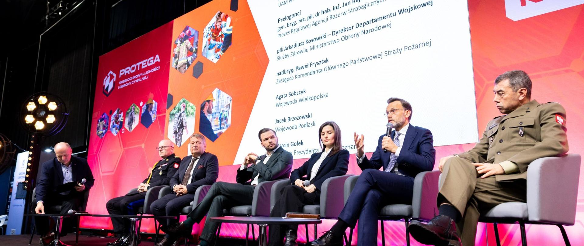 Wojewoda podlaski Jacek Brzozowski wziął udział w Targach i I Kongresie Obrony Cywilnej i Ochrony Ludności PROTEGA 2025 w Poznaniu