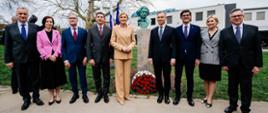 Ceremonia_odsłoniecia_popiersia_Adama_Mickiewicza_w_Kranju_z_udziałem_Prezydenta_RP_Andrzeja_Dudy_z_Małżonką,_Małzonka_Prezydentki_RSI_Alesa_Musara,_Ambasadora_Krzysztofa_Olendzkiego_i_Joanny_Olendzkiej
